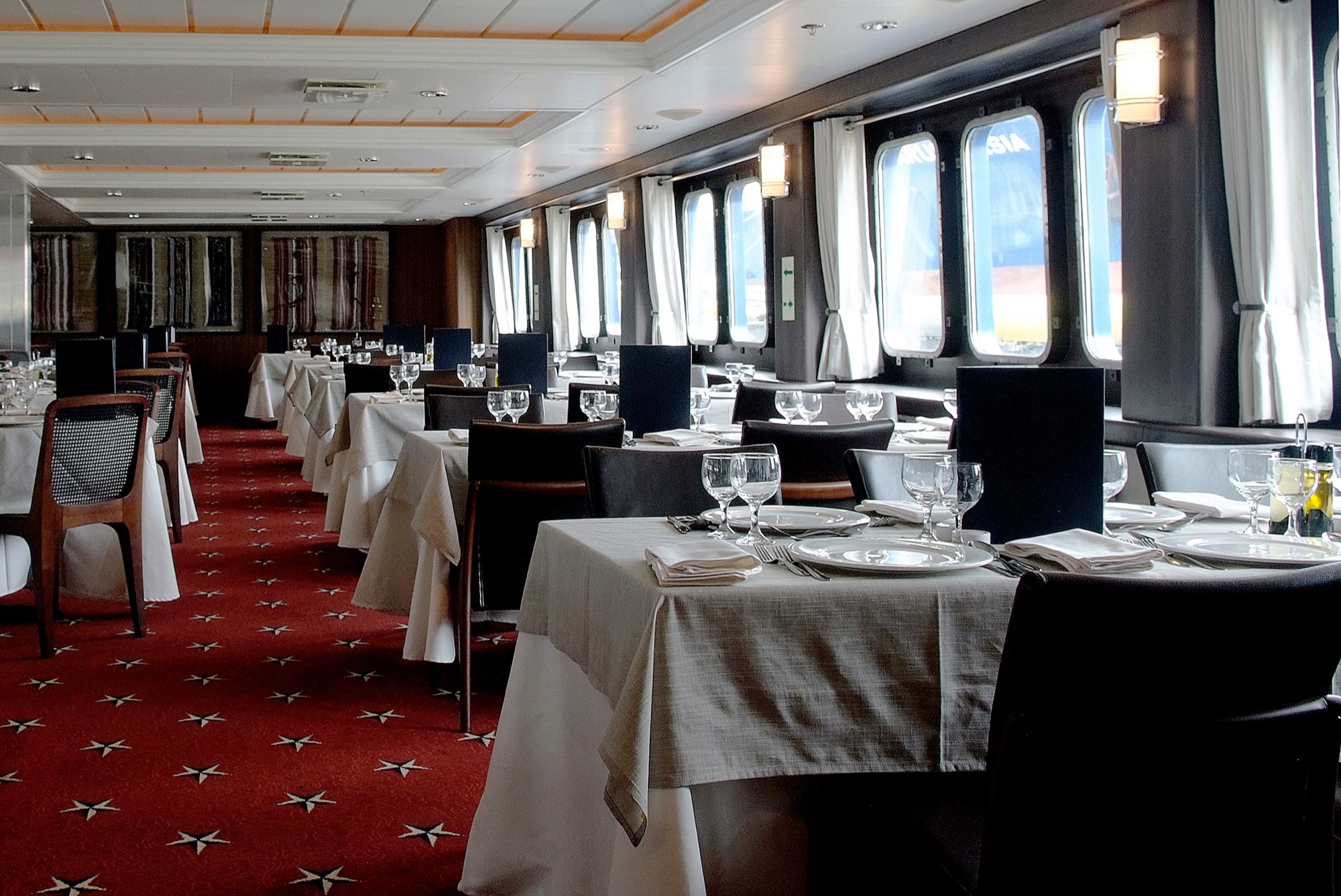 Australis Stella Australis Patagonia Dining Room 1.jpg